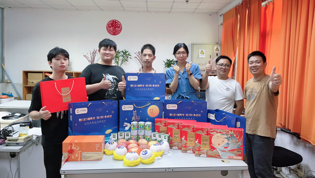 明月照千里，福利暖人心。東莞京福、京緯、京翼服裝有限公司發(fā)中秋節(jié)福利啦!(圖24)