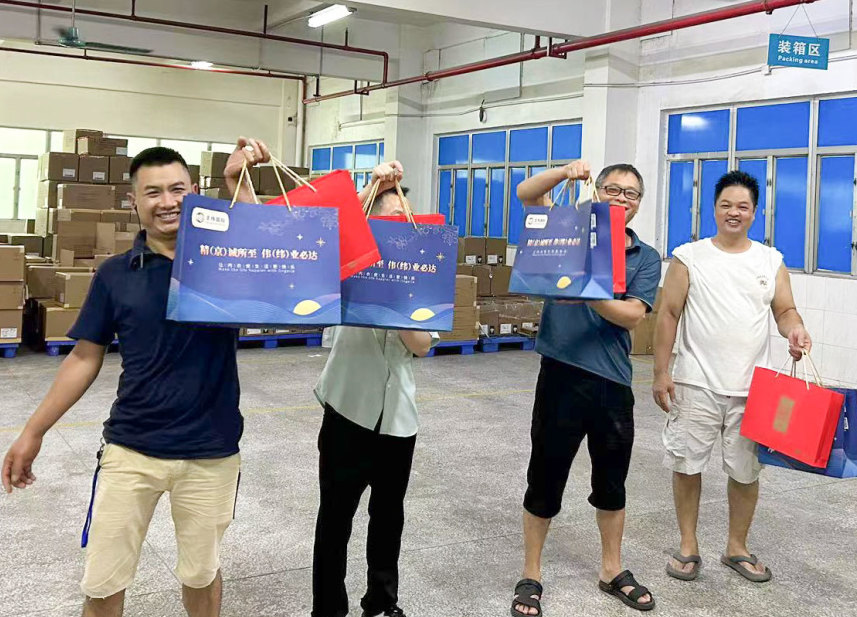 明月照千里，福利暖人心。東莞京福、京緯、京翼服裝有限公司發(fā)中秋節(jié)福利啦!(圖25)