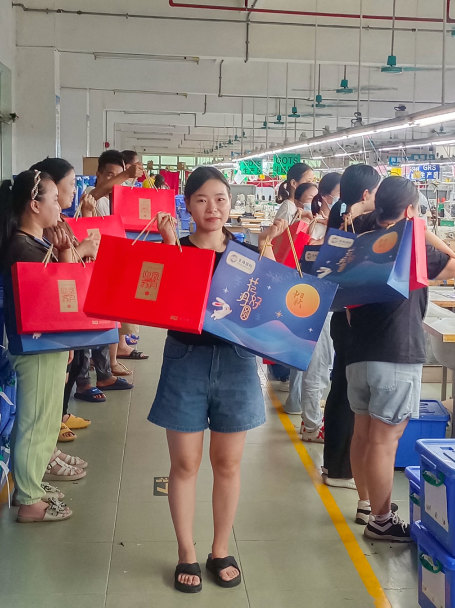 明月照千里，福利暖人心。東莞京福、京緯、京翼服裝有限公司發(fā)中秋節(jié)福利啦!(圖30)
