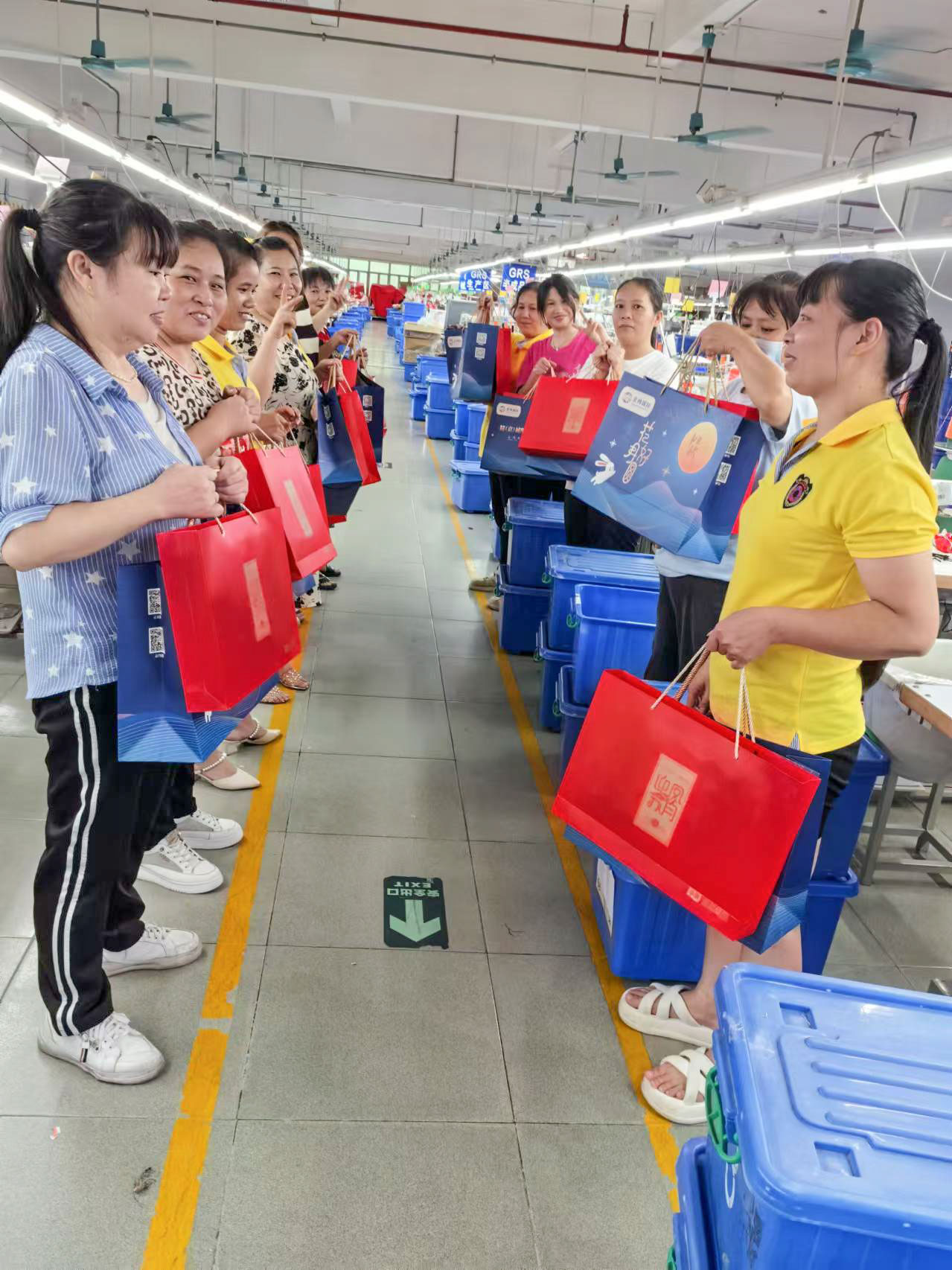 明月照千里，福利暖人心。東莞京福、京緯、京翼服裝有限公司發(fā)中秋節(jié)福利啦!(圖29)